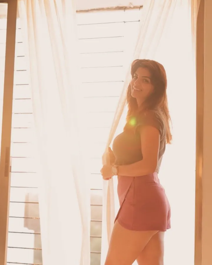 Anveshi Jain - anveshi-jain-sexy-6.webp
